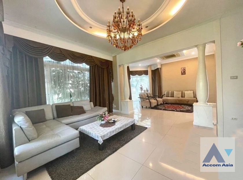 unit 5 Bedrooms  House For Rent in Samutprakan, Samutprakan  near ARL Ratchaprarop (AA40574)