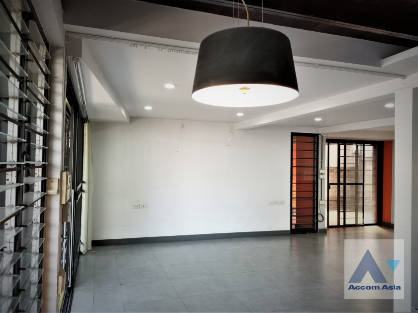 5  2 br House for rent and sale in Phaholyothin ,Bangkok  AA40578