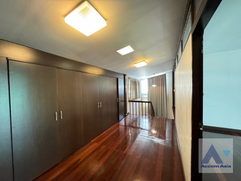 9  2 br House for rent and sale in Phaholyothin ,Bangkok  AA40578