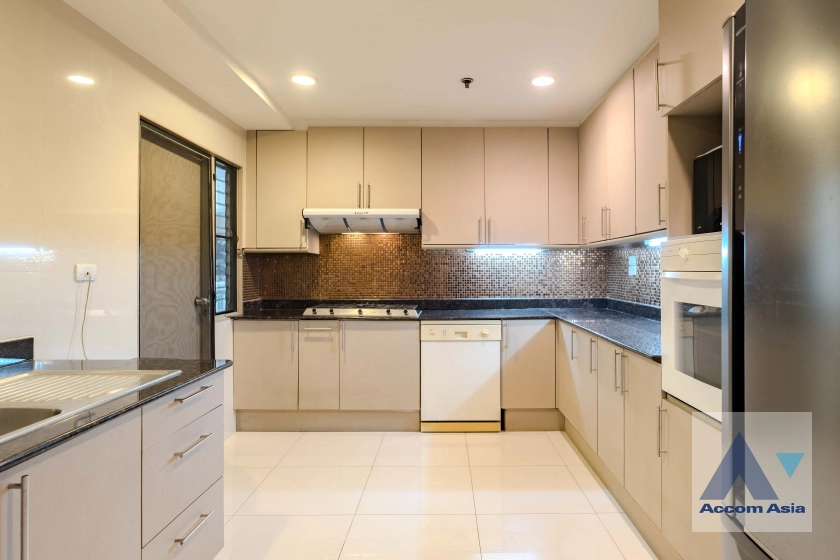unit 3 Bedrooms  Apartment For Rent in Sukhumvit, Bangkok  near BTS Asok - MRT Sukhumvit (AA40585)