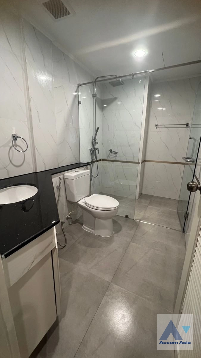 6  2 br Apartment For Rent in Sukhumvit ,Bangkok BTS Phrom Phong at Low-rise apartment, Walk 400m to BTS AA40591