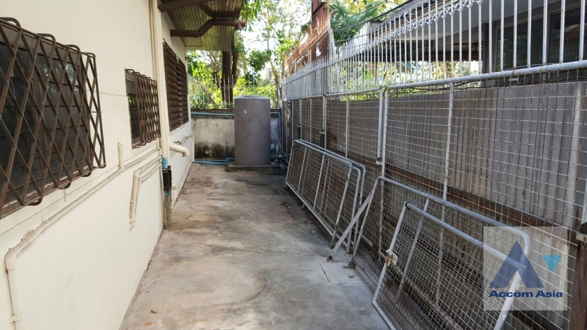 16  House for rent and sale in Sukhumvit ,Bangkok BTS Phra khanong AA40592