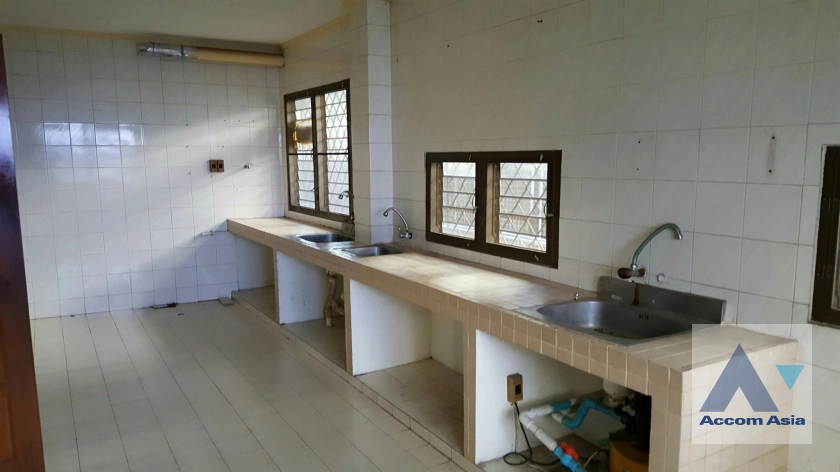 4  House for rent and sale in Sukhumvit ,Bangkok BTS Phra khanong AA40592