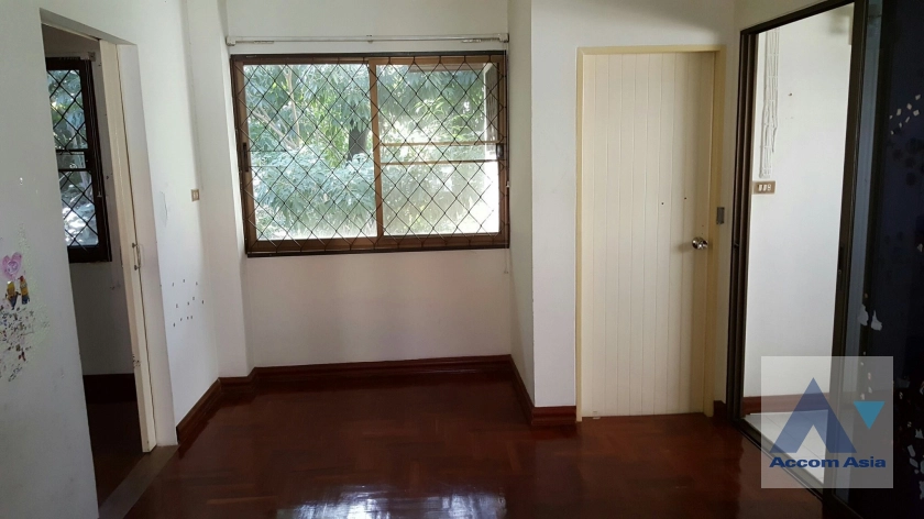 8  House for rent and sale in Sukhumvit ,Bangkok BTS Phra khanong AA40592