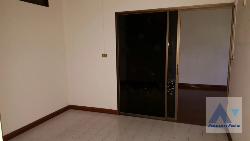 9  House for rent and sale in Sukhumvit ,Bangkok BTS Phra khanong AA40592