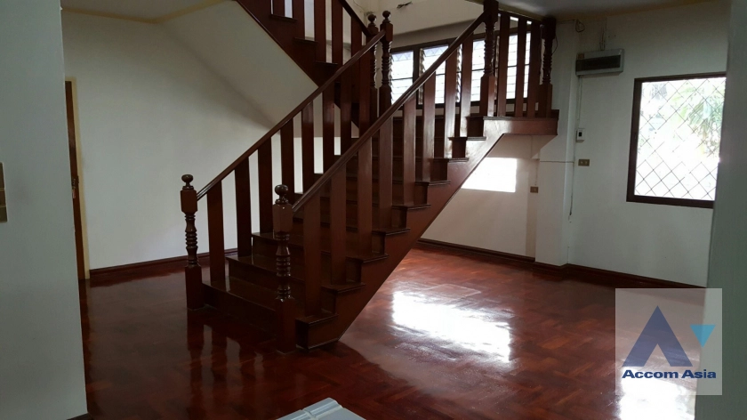  2  House for rent and sale in Sukhumvit ,Bangkok BTS Phra khanong AA40592