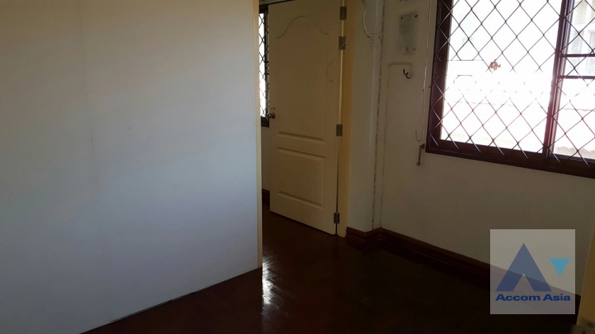 10  House for rent and sale in Sukhumvit ,Bangkok BTS Phra khanong AA40592