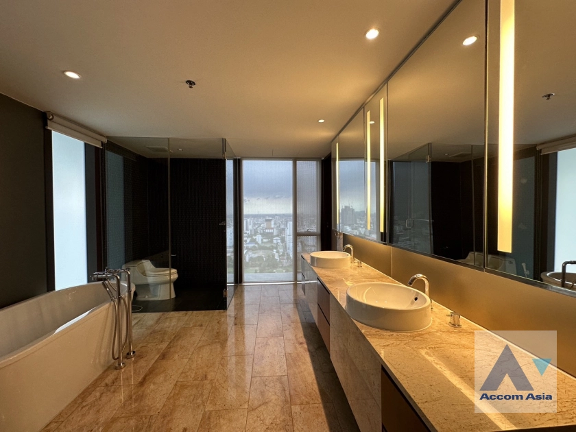 10  3 br Condominium For Rent in Ploenchit ,Bangkok BTS Ratchadamri at Hansar Residence AA40596