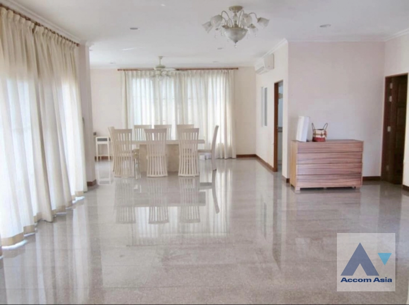 unit 3 Bedrooms  House For Rent in Bang Na, Bangkok  (AA40597)