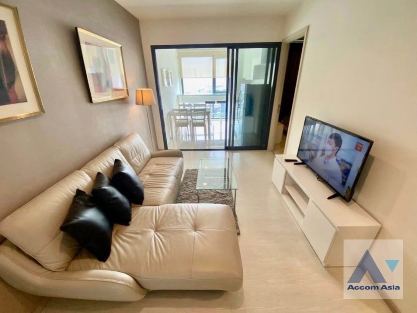 unit 2 Bedrooms  Condominium For Rent in Sukhumvit, Bangkok  near BTS Ekkamai (AA40602)