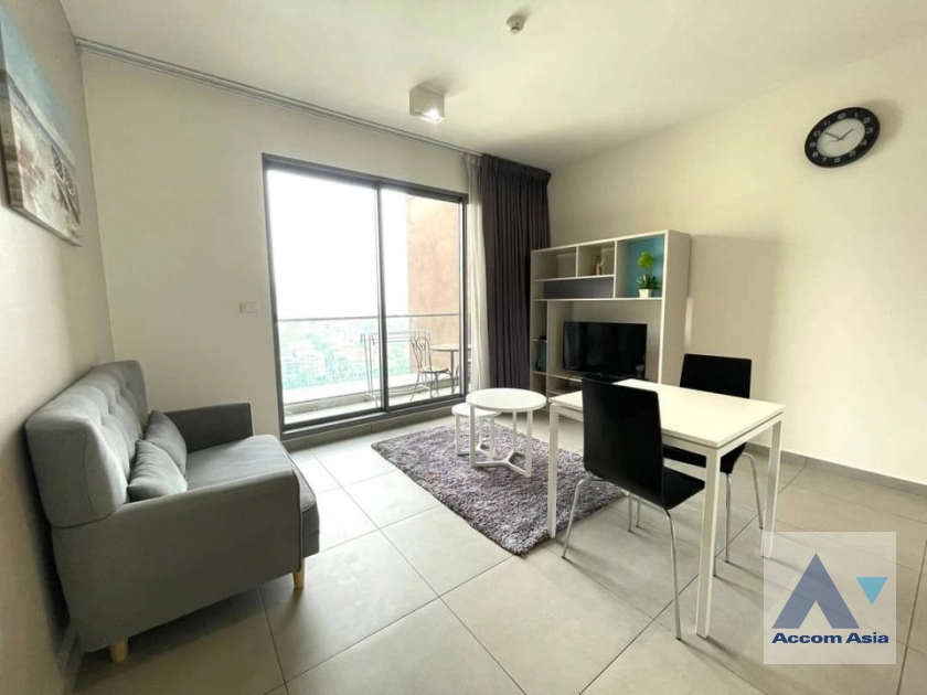 Fully Furnished |  The Lofts Ekkamai  Condominium  1 Bedroom for Rent BTS Ekkamai in Sukhumvit Bangkok