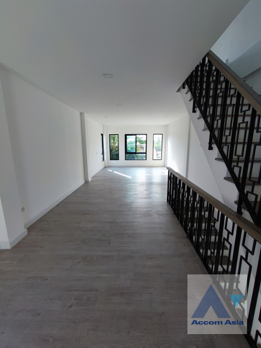  1  3 br Townhouse For Rent in Latkrabang ,Bangkok  at The Eiffel Ramkhamheang Mistine AA40615