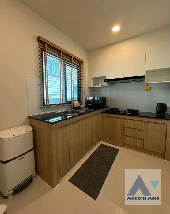 unit 4 Bedrooms  House For Rent in Samutprakan, Samutprakan  (AA40626)