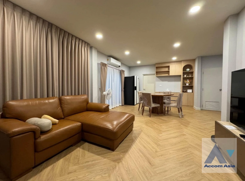  1  4 br House For Rent in Samutprakan ,Samutprakan  at Centro Bangna AA40626