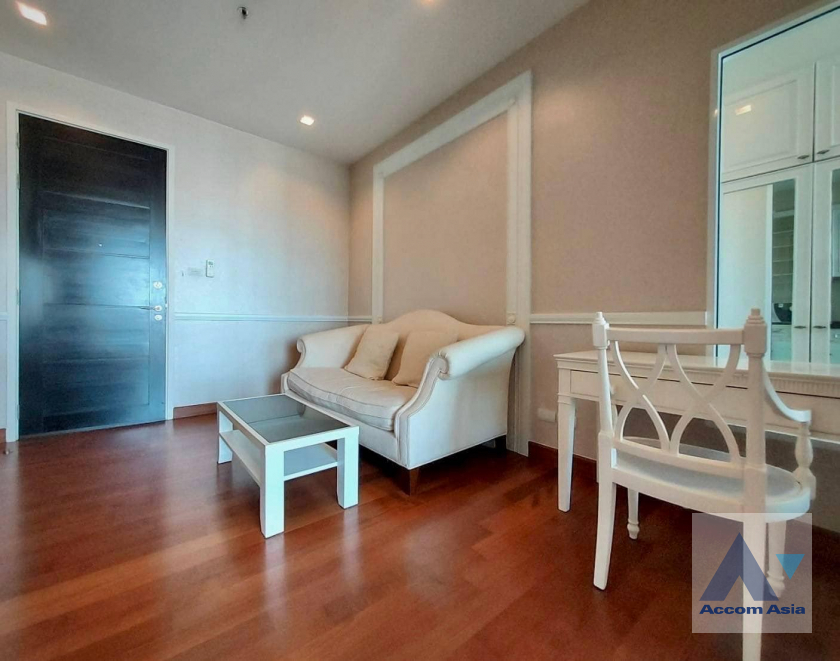 unit 1 Bedroom  Condominium For Sale in Silom, Bangkok  near BTS Chong Nonsi (AA40628)