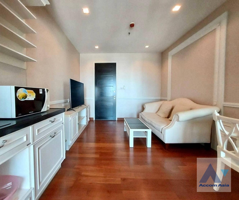 unit 1 Bedroom  Condominium For Sale in Silom, Bangkok  near BTS Chong Nonsi (AA40628)