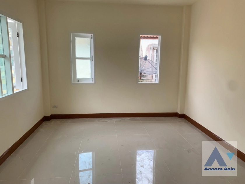 unit 3 Bedrooms  House For Rent & Sale in Phaholyothin, Bangkok  (AA40635)