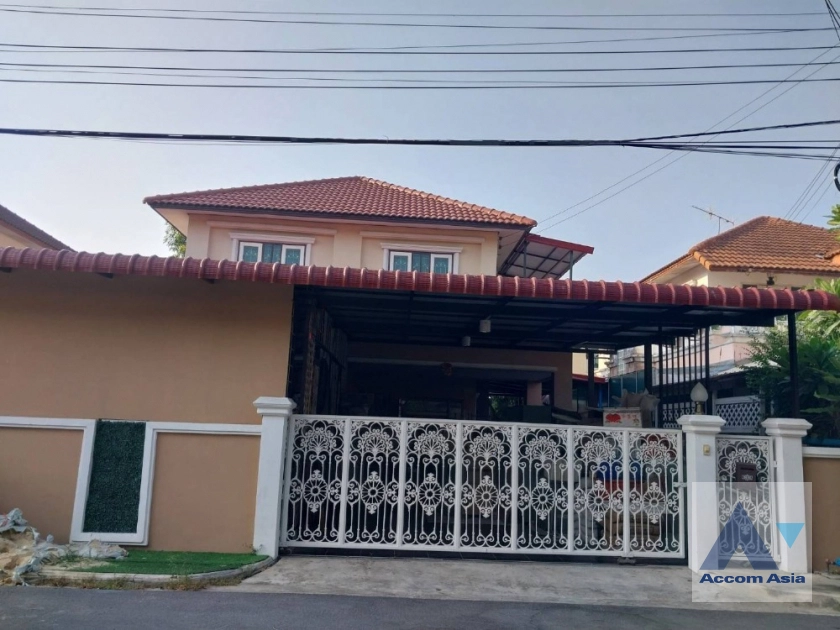 unit 3 Bedrooms  House For Rent & Sale in Phaholyothin, Bangkok  (AA40635)