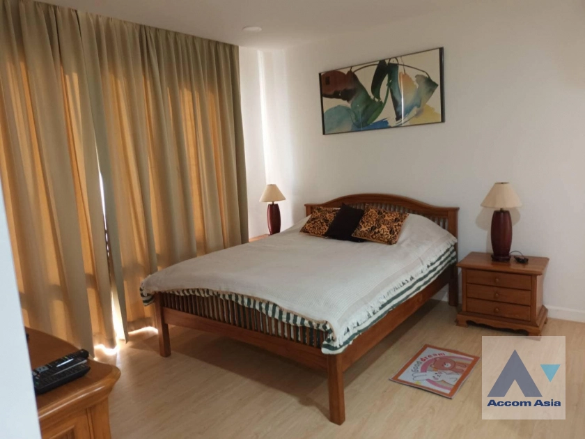 unit 1 Bedroom  Condominium For Sale in Sukhumvit, Bangkok  near BTS Phrom Phong (AA40636)
