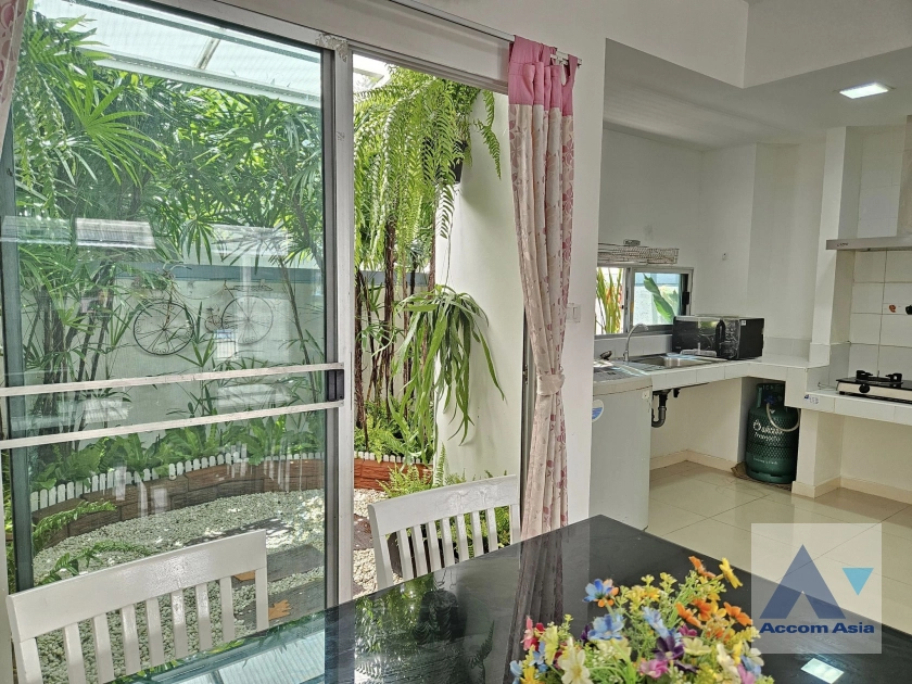 unit 3 Bedrooms  Townhouse For Rent & Sale in Latkrabang, Bangkok  (AA40639)