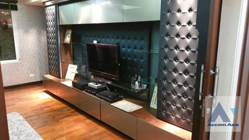 4  4 br House For Rent in Dusit ,Bangkok  AA40642