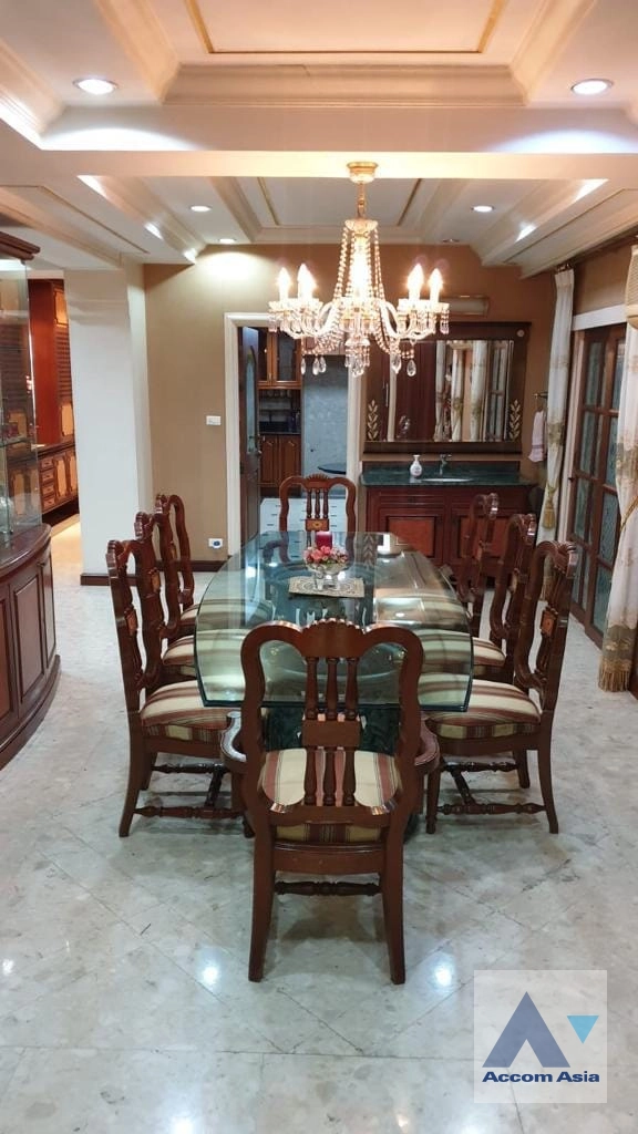 6  4 br House For Rent in Dusit ,Bangkok  AA40642