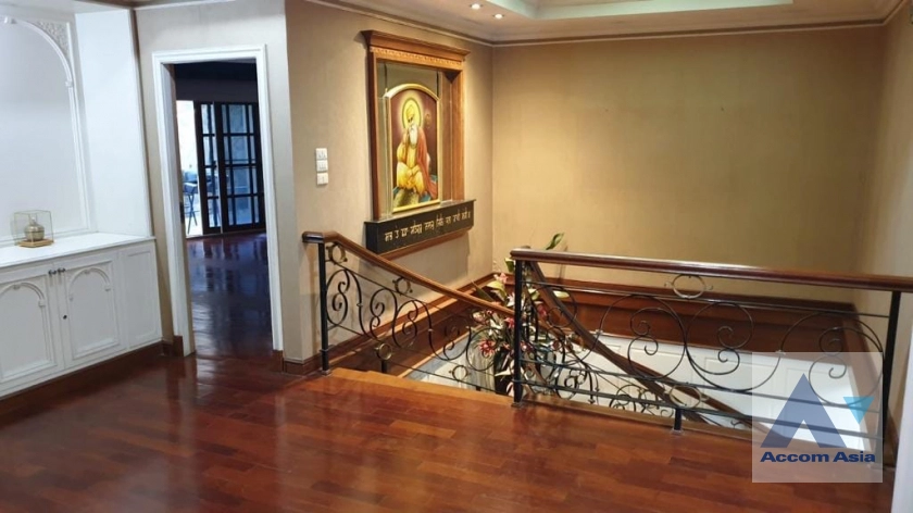 12  4 br House For Rent in Dusit ,Bangkok  AA40642