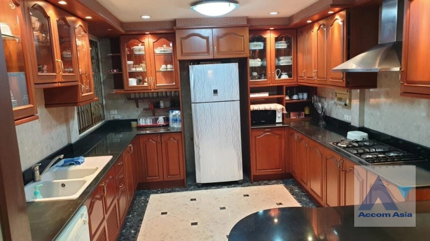 7  4 br House For Rent in Dusit ,Bangkok  AA40642