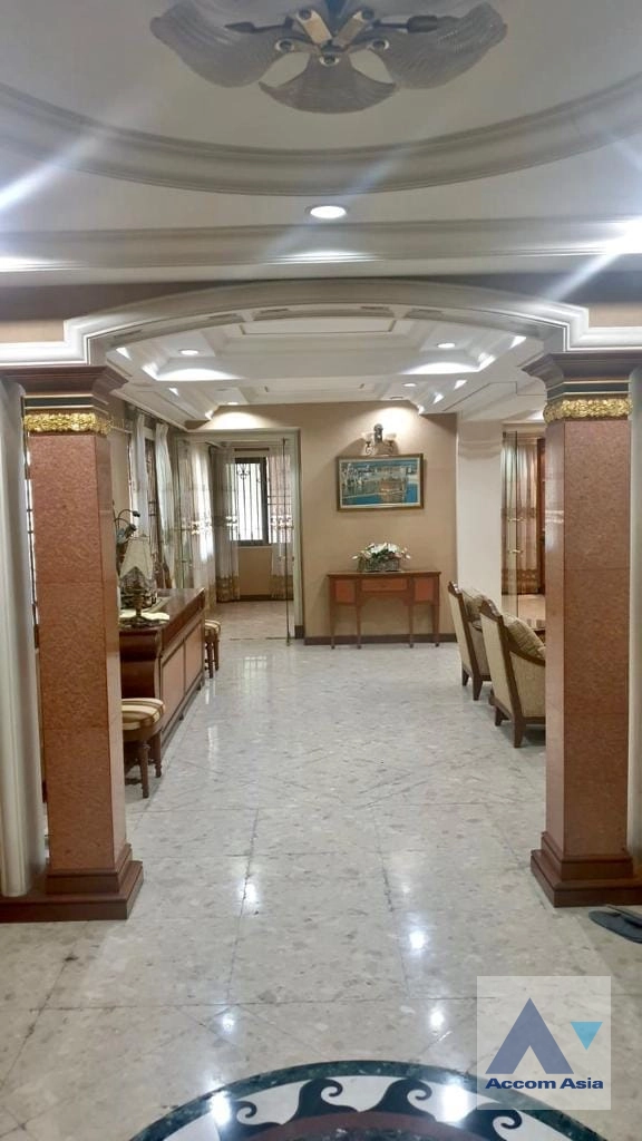 5  4 br House For Rent in Dusit ,Bangkok  AA40642