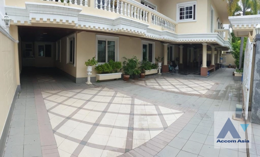 22  4 br House For Rent in Dusit ,Bangkok  AA40642