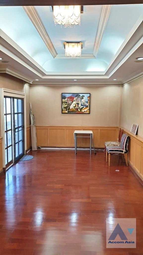 17  4 br House For Rent in Dusit ,Bangkok  AA40642