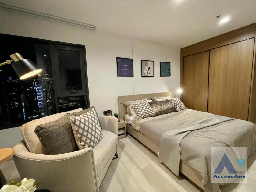 unit 2 Bedrooms  Condominium For Rent in Ploenchit, Bangkok  near BTS Ploenchit (AA40643)