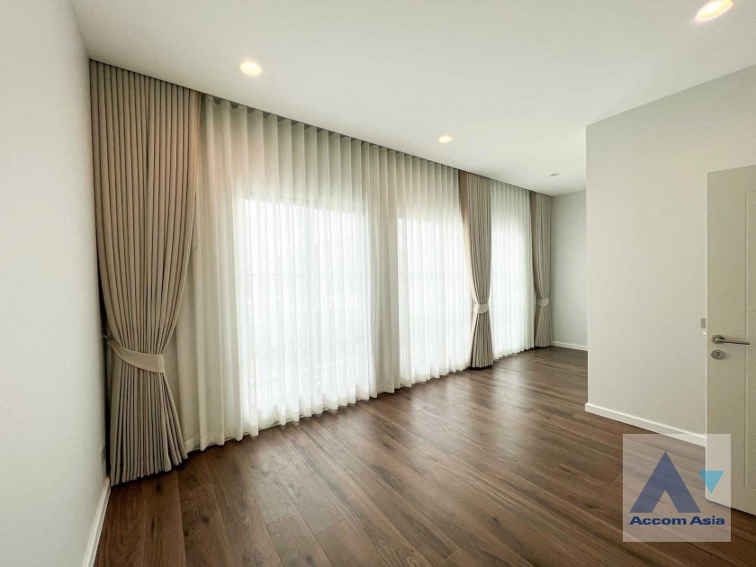 13  5 br House For Rent in Latkrabang ,Bangkok  at Setthasiri Serithai AA40644