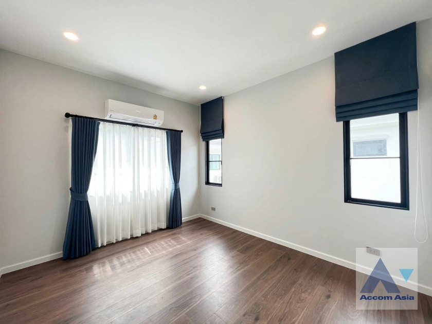 10  5 br House For Rent in Latkrabang ,Bangkok  at Setthasiri Serithai AA40644