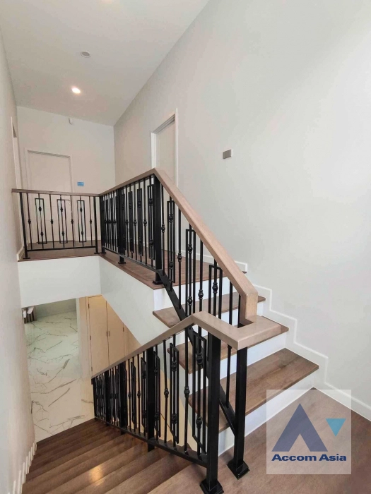 5  5 br House For Rent in Latkrabang ,Bangkok  at Setthasiri Serithai AA40644