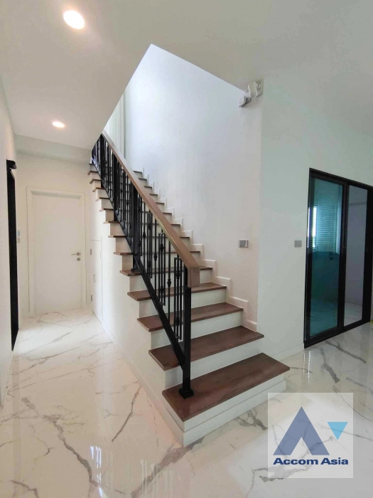 4  5 br House For Rent in Latkrabang ,Bangkok  at Setthasiri Serithai AA40644