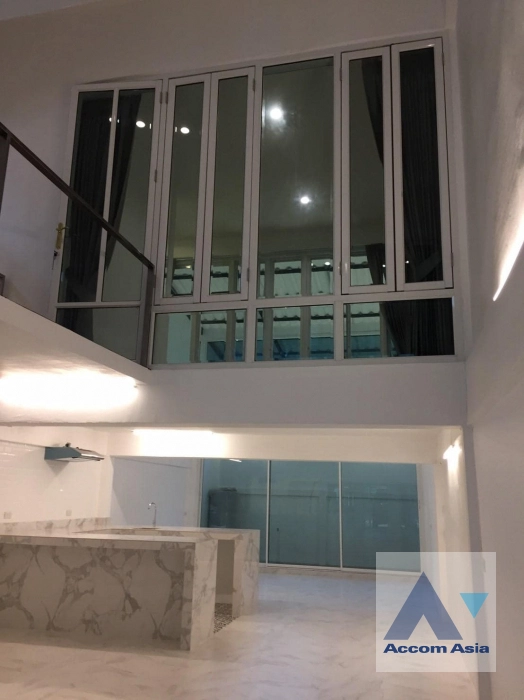  1  2 br Townhouse For Rent in Sukhumvit ,Bangkok BTS Bang Chak AA40647