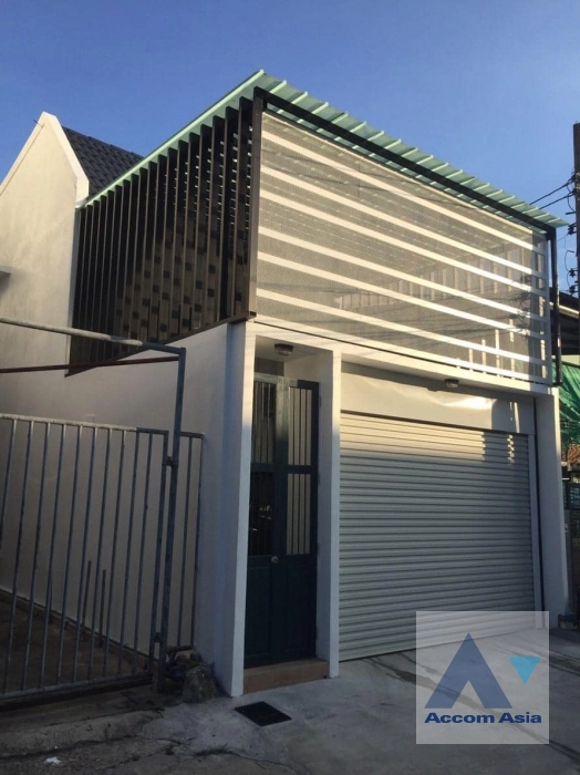  2  2 br Townhouse For Rent in Sukhumvit ,Bangkok BTS Bang Chak AA40647