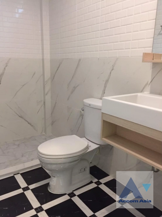 4  2 br Townhouse For Rent in Sukhumvit ,Bangkok BTS Bang Chak AA40647