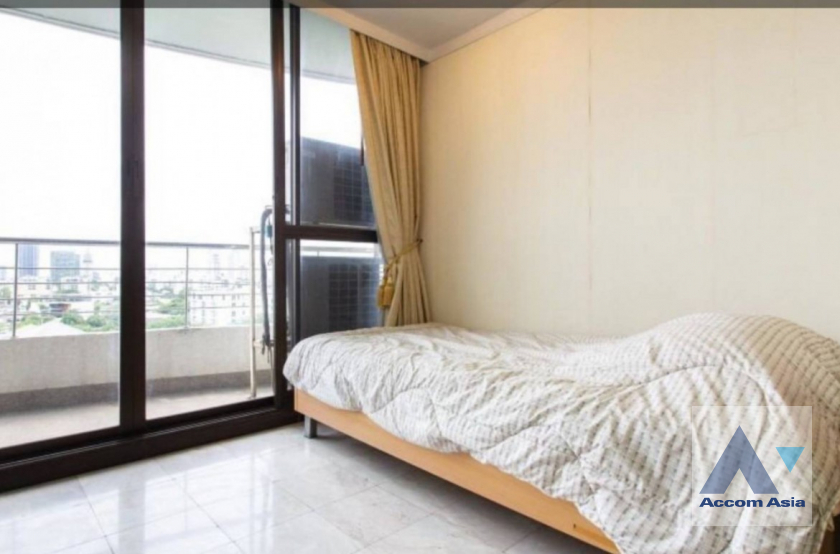unit 2 Bedrooms  Condominium For Sale in Sukhumvit, Bangkok  near BTS Phrom Phong (AA40648)