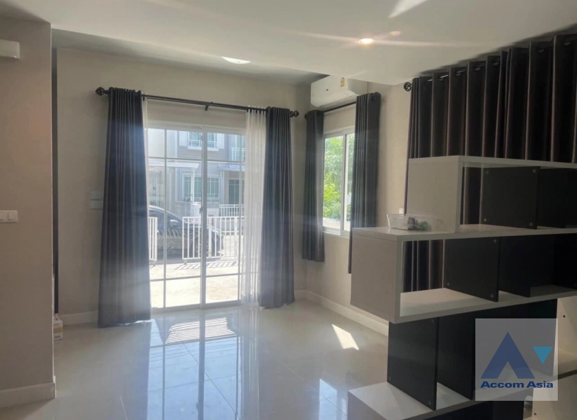 unit 3 Bedrooms  Townhouse For Rent in Samutprakan, Samutprakan  (AA40663)