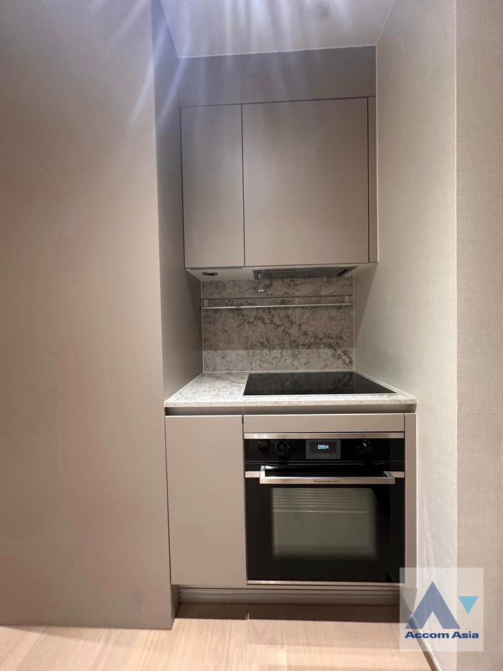 7  2 br Condominium For Rent in Ploenchit ,Bangkok BTS Ploenchit at Tonson One Residence AA40667