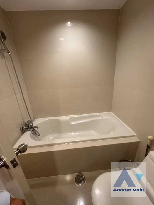 18  3 br Condominium For Rent in Ploenchit ,Bangkok BTS Sala Daeng - MRT Sam Yan at Chamchuri Square Residence AA40671