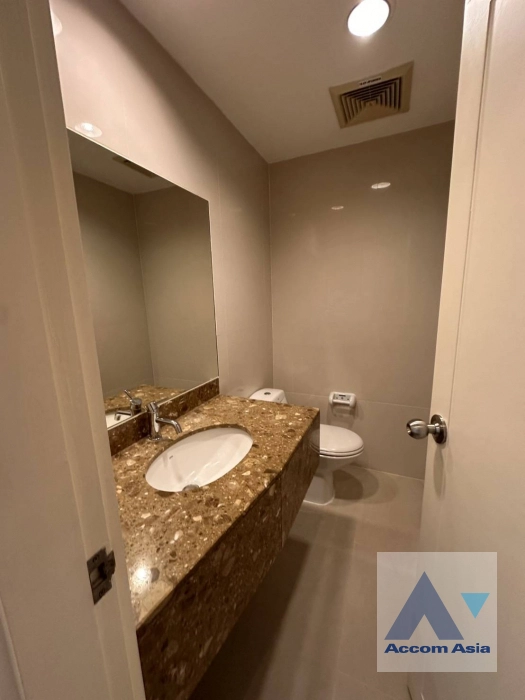 19  3 br Condominium For Rent in Ploenchit ,Bangkok BTS Sala Daeng - MRT Sam Yan at Chamchuri Square Residence AA40671