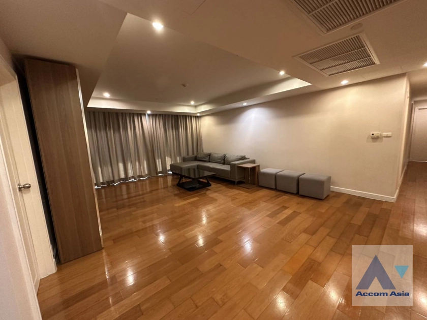 unit 3 Bedrooms  Condominium For Rent in Ploenchit, Bangkok  near BTS Sala Daeng - MRT Sam Yan (AA40671)
