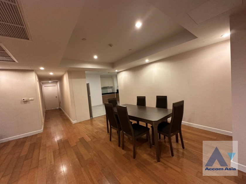 unit 3 Bedrooms  Condominium For Rent in Ploenchit, Bangkok  near BTS Sala Daeng - MRT Sam Yan (AA40671)