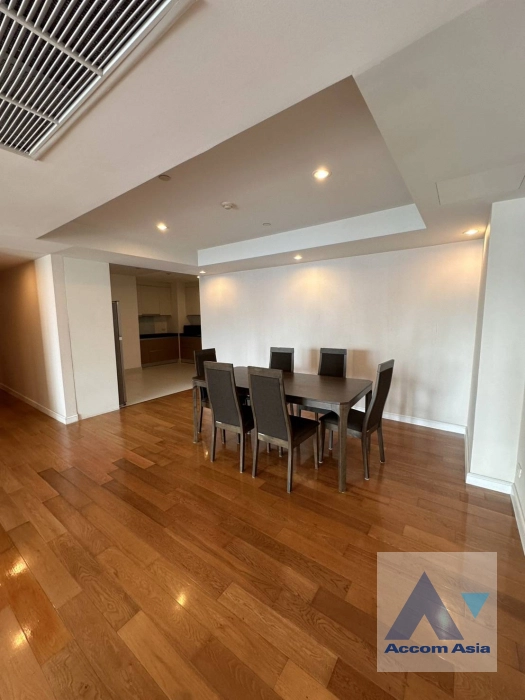 unit 3 Bedrooms  Condominium For Rent in Ploenchit, Bangkok  near BTS Sala Daeng - MRT Sam Yan (AA40671)