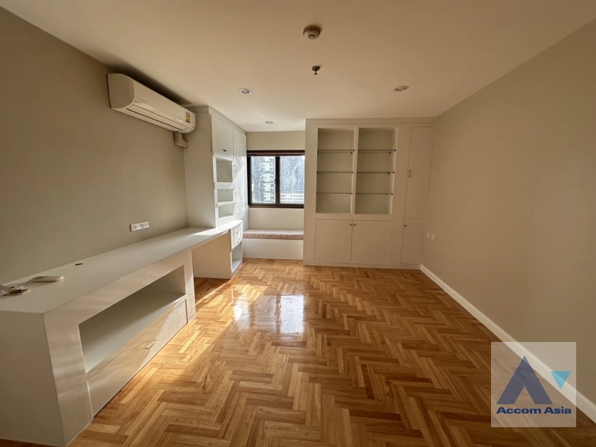 unit 3 Bedrooms  Condominium For Sale in Sukhumvit, Bangkok  near BTS Thong Lo (AA40672)