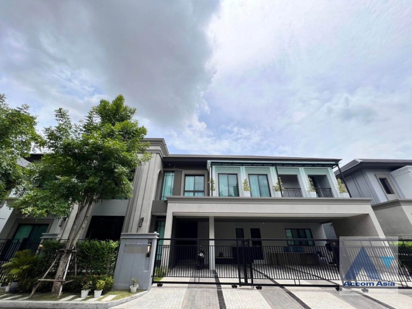 unit 5 Bedrooms  House For Sale in Pattanakarn, Bangkok  near ARL Ban Thap Chang (AA40694)