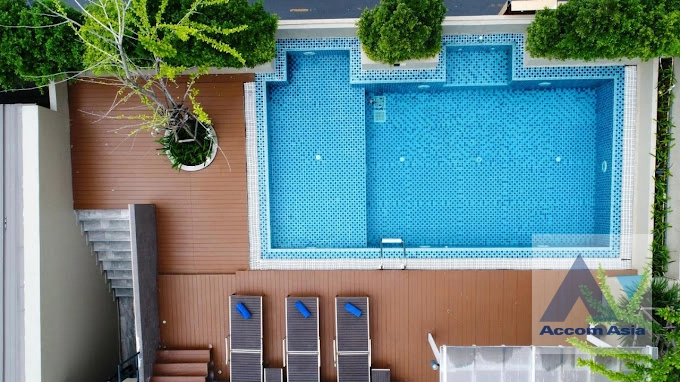  2 Bedrooms  Apartment For Rent in Sukhumvit, Bangkok  near BTS Ekkamai (AA40700)